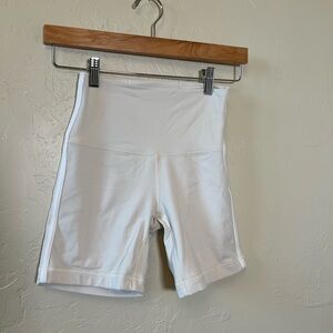 Lululemon White High Rise Biker Shorts Women’s Size XS/S